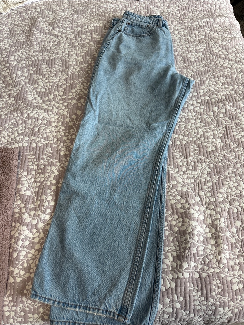 Abercrombie & Fitch Light Blue Straight-Leg Women’s Jeans